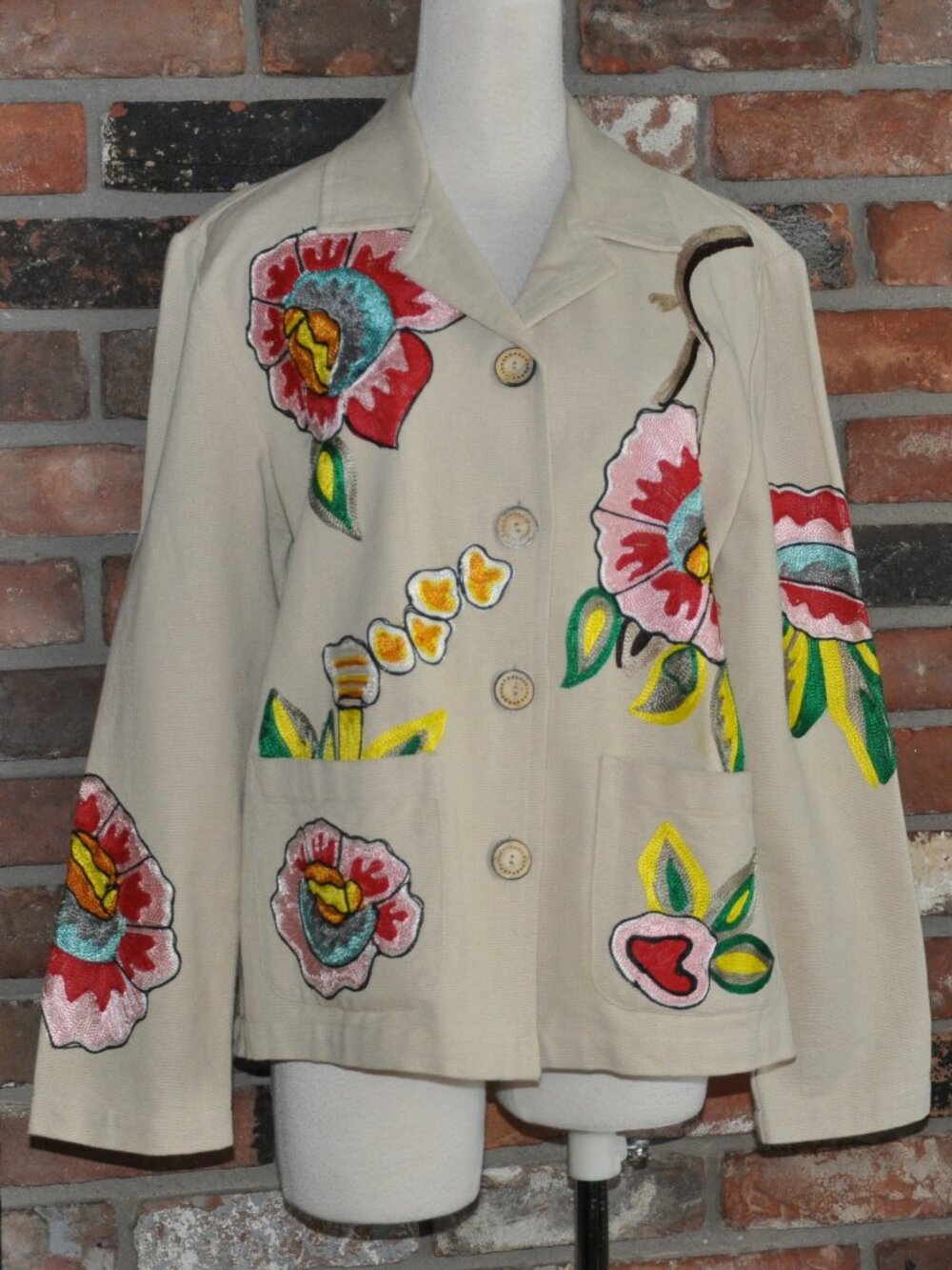 Vintage Allure Embroidered Floral Wooden Button Cotton Jacket M